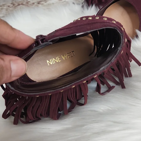 Nine West, women's Burgandy fringed suede heels, small gold hardware, Sz 6 1/2 - Picture 5 of 11